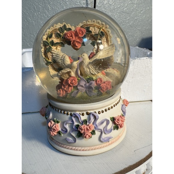 The Unbranded Brand Other - Vintage Musical Snow Globe Double Doves Heart  Music Box Plays "Love Song" New